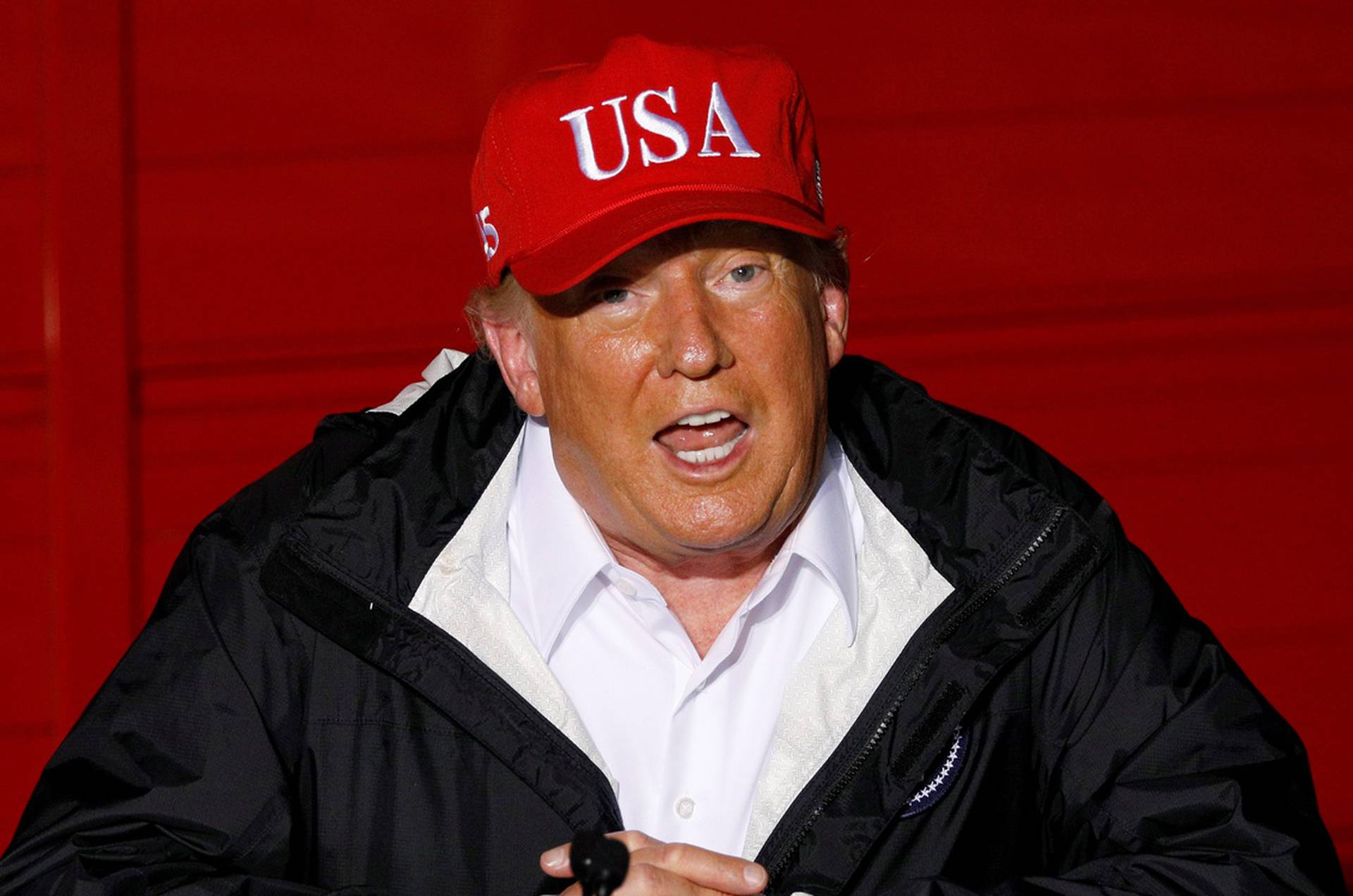 Šale ne prestaju: Zašto je Trump narančast? Melaniji 'drpi' puder