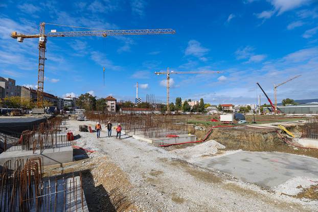 Gradonačelnik Tomašević u obilasku gradnje stadiona u Kranjčevićevoj ulici