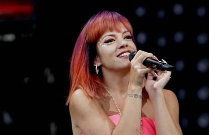 Lily Allen plaća 880 kuna sat treninga mišića na svom licu