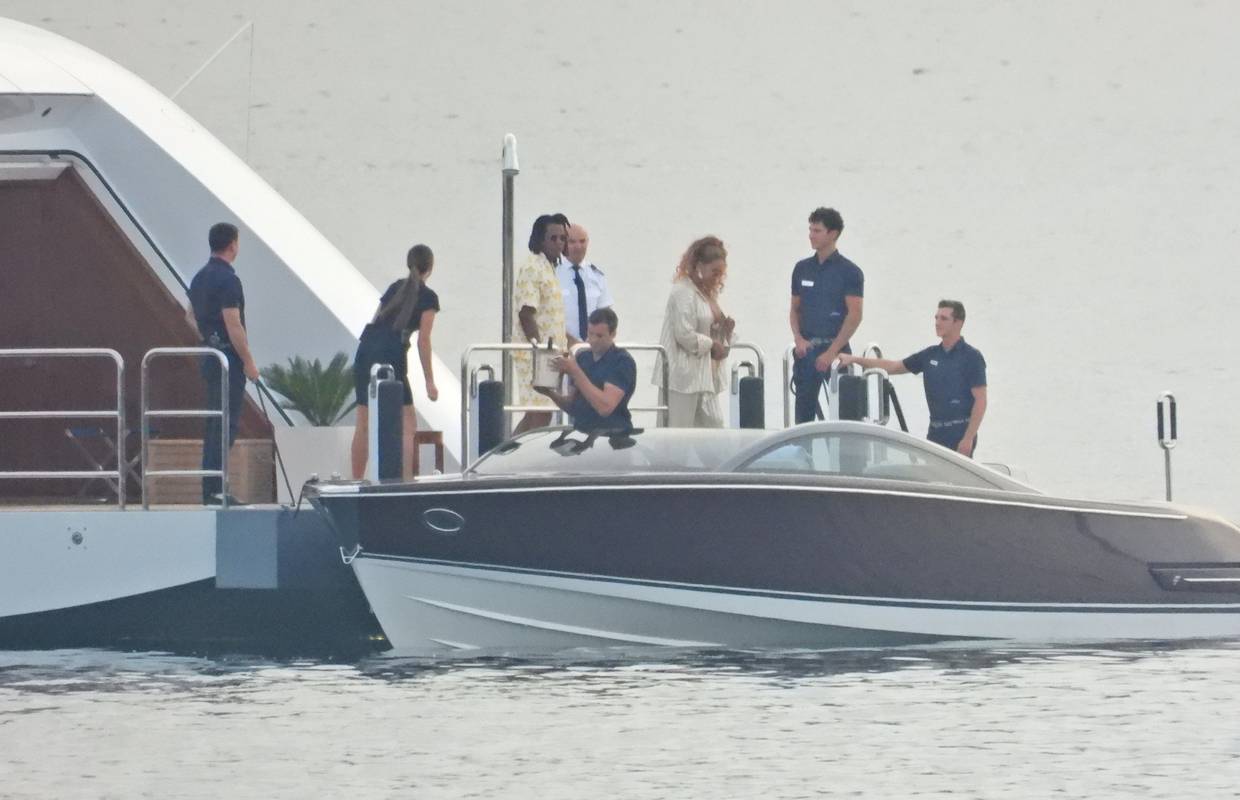 FOTO Beyonce i Jay-Z uživaju u Hrvatskoj: S jahte otišli crnim gliserom, ponijeli i šampanjac