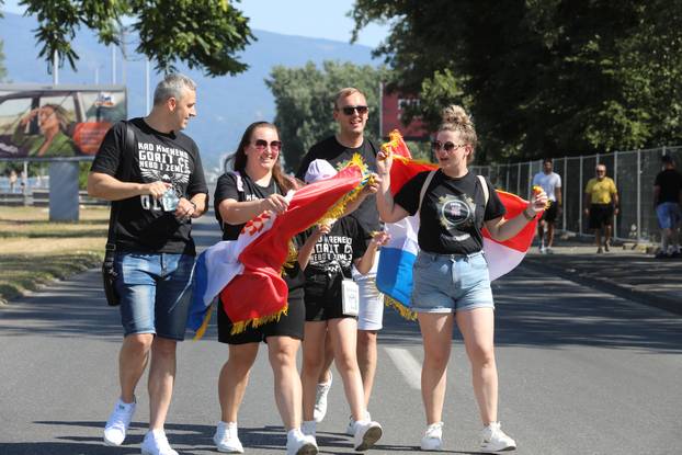 Zagreb: Obožavatelji idu prema fan zonama gdje će čekati ulazak u Hipodrom