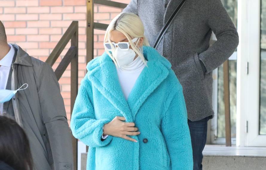 Karleuša se pojavila na sudu u skupocjenim krpicama, kaput i torbica koštaju 40 tisuća kuna