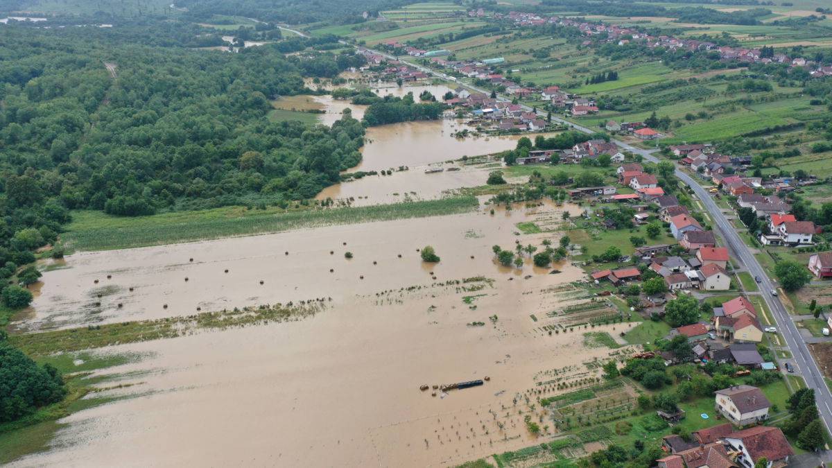 Potop na području Našica, sela i polja pod vodom: 'Starica je dva dana bila zarobljena u kući'