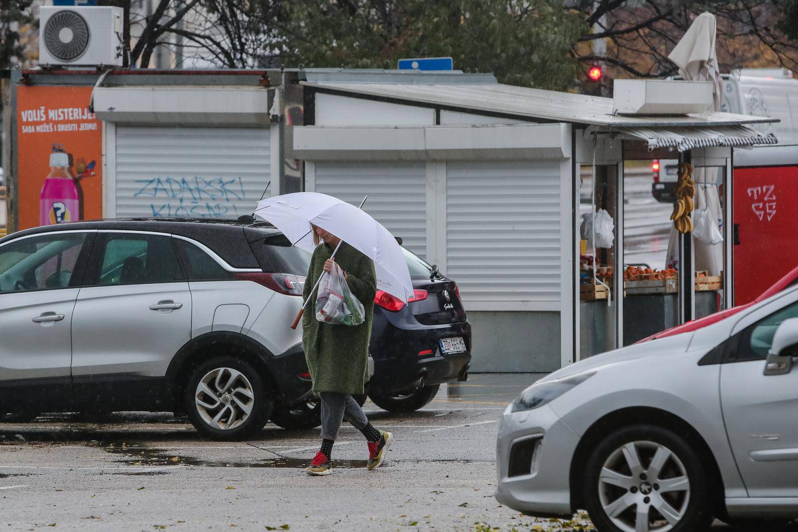 Zadar: Od ranog jutra u gradu pada kiša