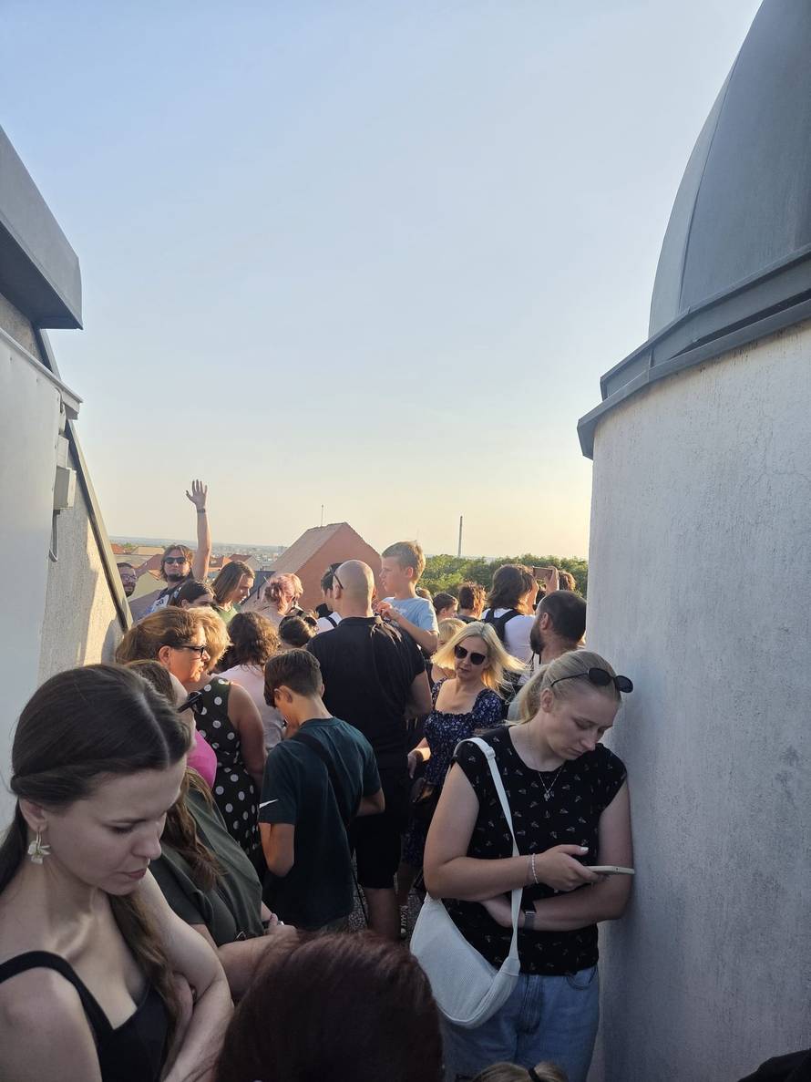 UŽIVO Pogledajte kako izgleda potpuna pomrčina sunca