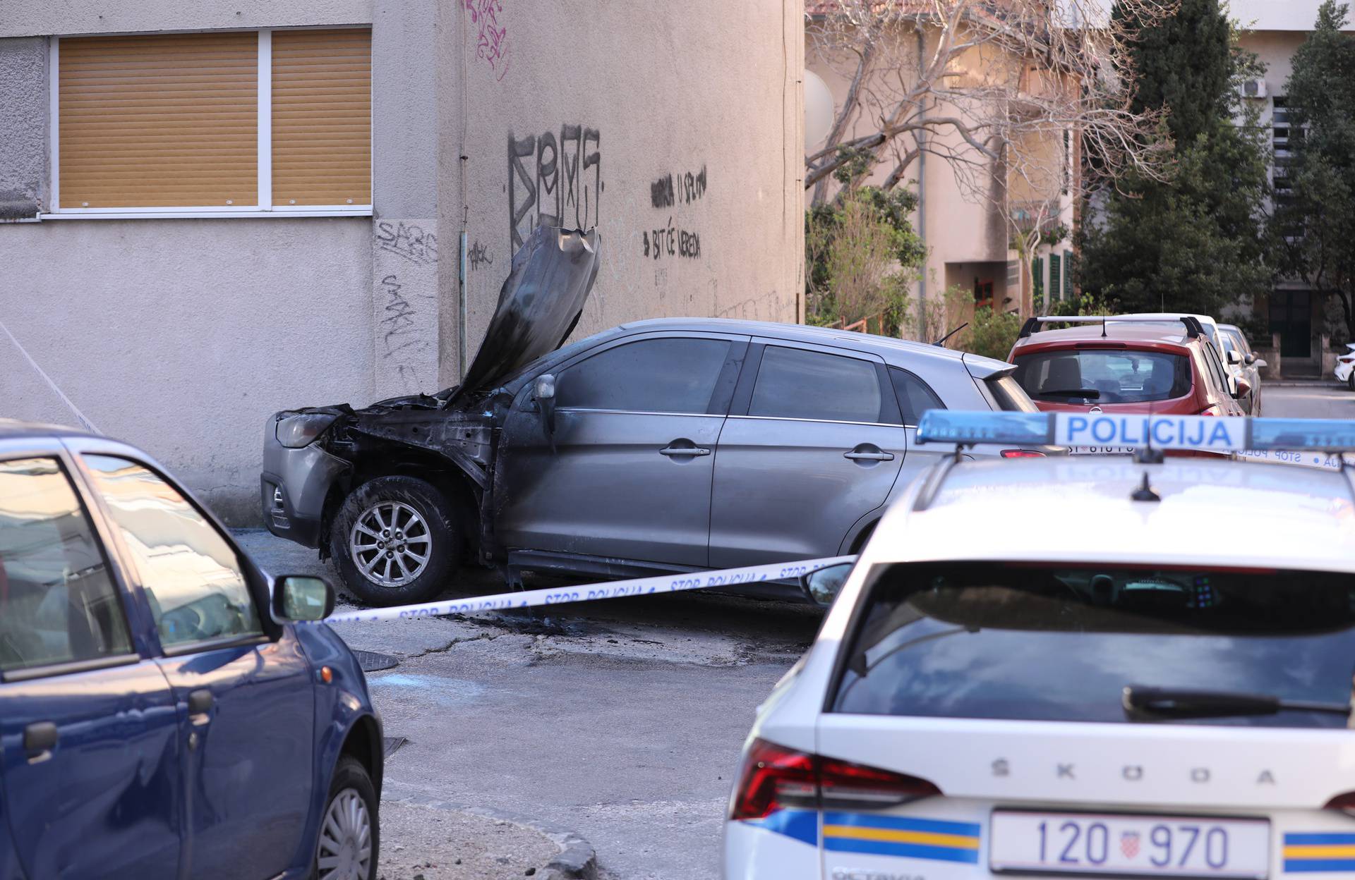 Tijekom noći u Splitu izgorjelo osobno vozilo