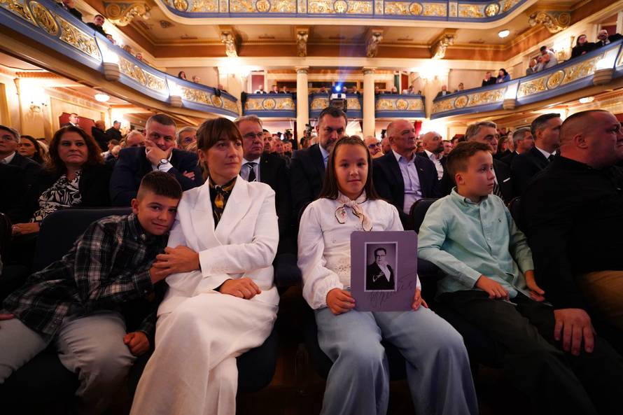 FOTO Emotivna komemoracija: O Halidu pričali njegovi bližnji, mnogi nisu mogli sakriti suze...