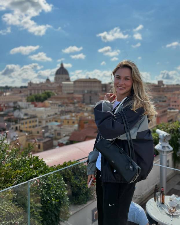 FOTO Teniska zvijezda uhodi poznatu Ruskinju! 'Stalno se javlja i zove me na spoj...'