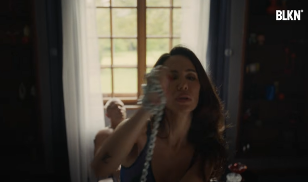 FOTO Relja i Nikolija šokirali publiku bizarnim spotom: 'Pa kao da im držimo svijeću...'