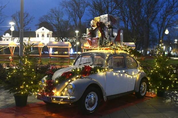 Virovitica: Središte grada sjaji  u blagdanskom ozračju jer traje manifestacija Advent u Virovitici