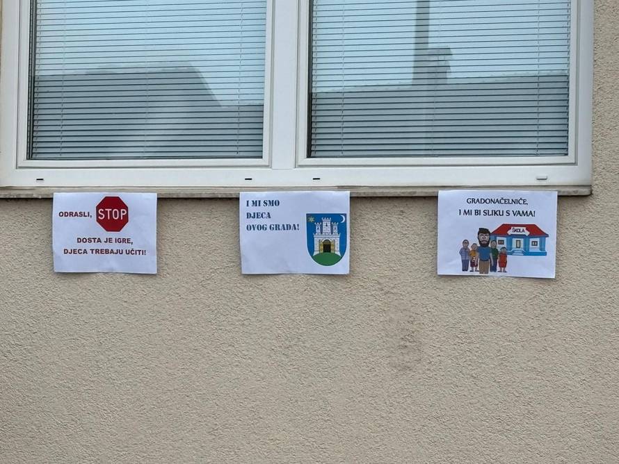 Zazvonilo je i prvo ovogodišnje školsko zvono: Roditelji učenika u D. Dragonošcu prosvjeduju