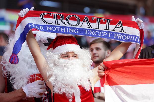 Leipzig: Navija?i uo?i po?etka susreta Hrvatske i Italije u 3. kolu skupine B na Europskom prvenstvu