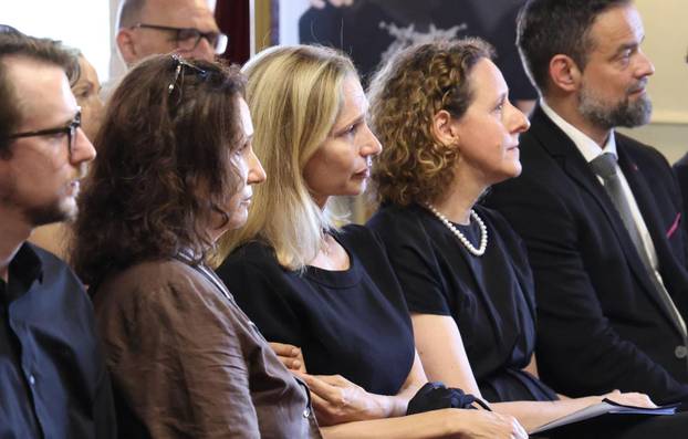 Zagreb: Održana komemoracija za filmskog redatelja Zrinka Ogrestu