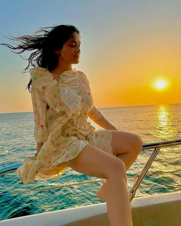 Georgina i Lauren busale se dekolteima, vidjela ih Salma pa im pokazala gdje im je mjesto