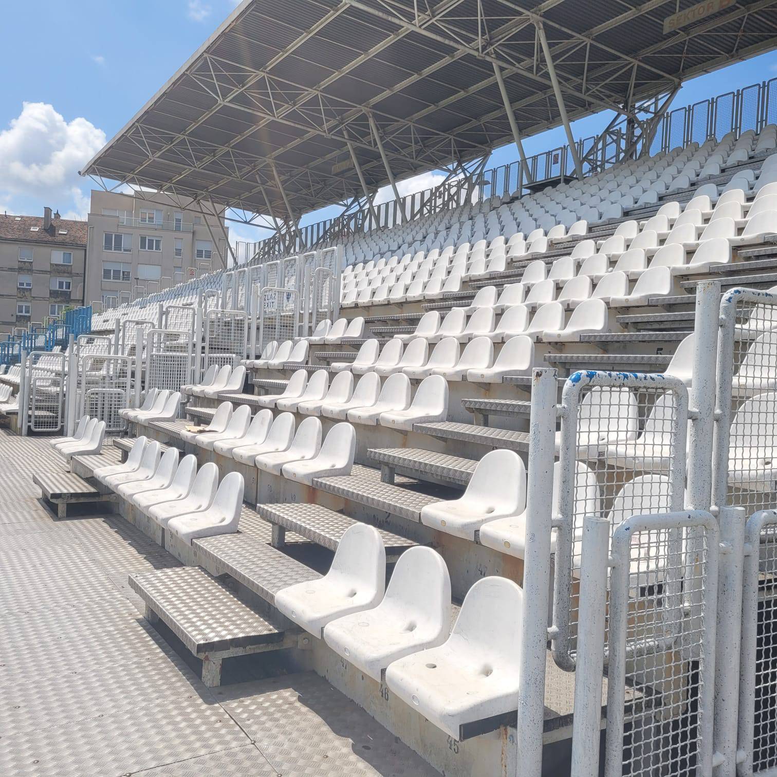 Stadion u Kranjčevićevoj kreće u obnovu, a vidjeli smo kako sada izgleda: Zaostali smo s uvjetima