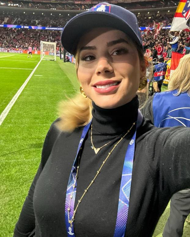 FOTO Fatalna plavuša tečno govori čak četiri jezika, a prije novinarstva bila je konobarica