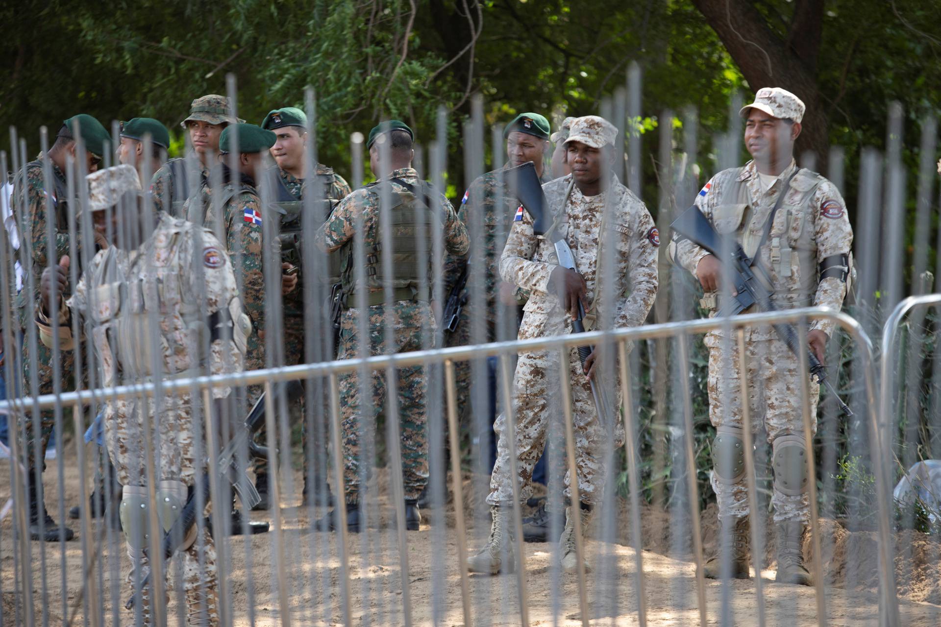 Dominican Republic builds a border wall with Haiti