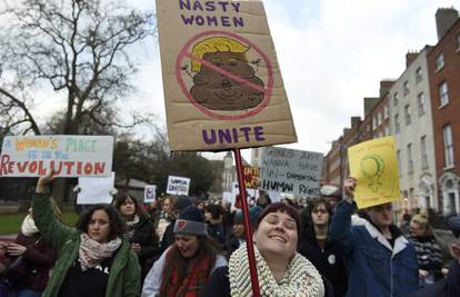 One marširaju protiv Trumpa: "Mi smo postrojba jakih žena"