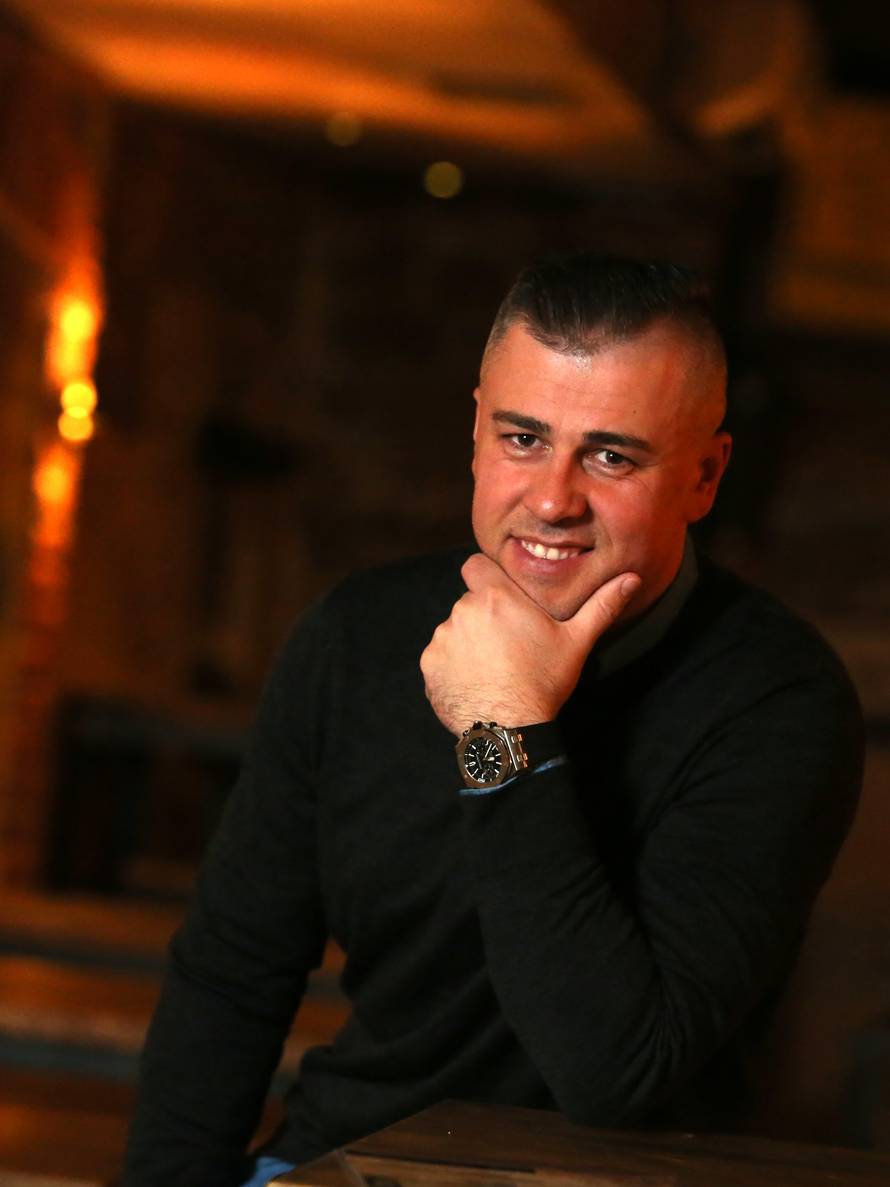 Suprugu upoznao u 'Farmi', a sada se oporavio od bankrota