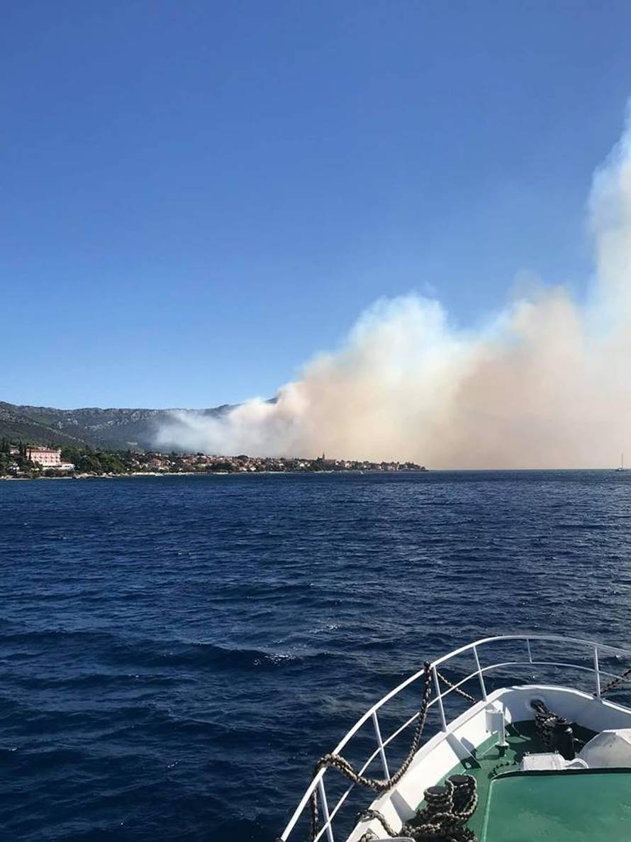 Pelješac još gori: Linija obrane od požara duga je tri kilometra