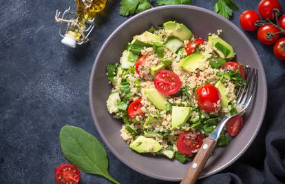 Zdrav i lagan obrok: Isprobajte salatu od kvinoje s avokadom