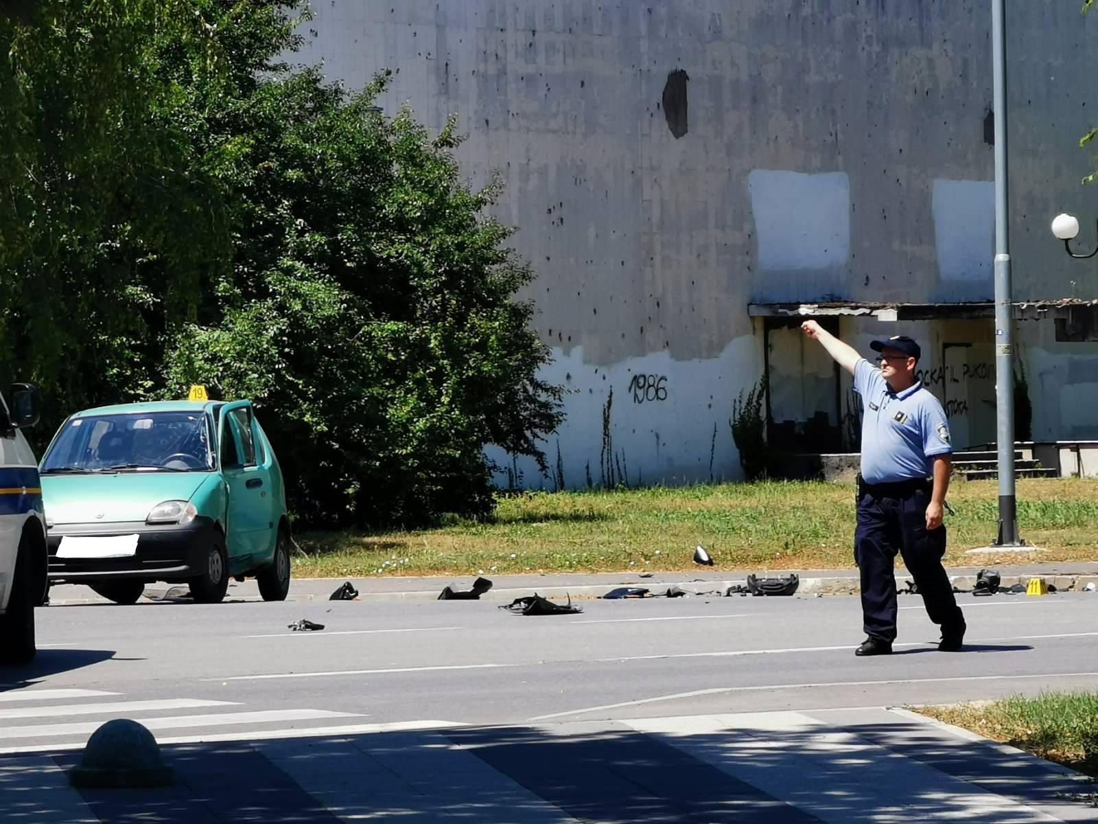 U Vukovariu sudar između auta i motocikla, motorist u bolnici...