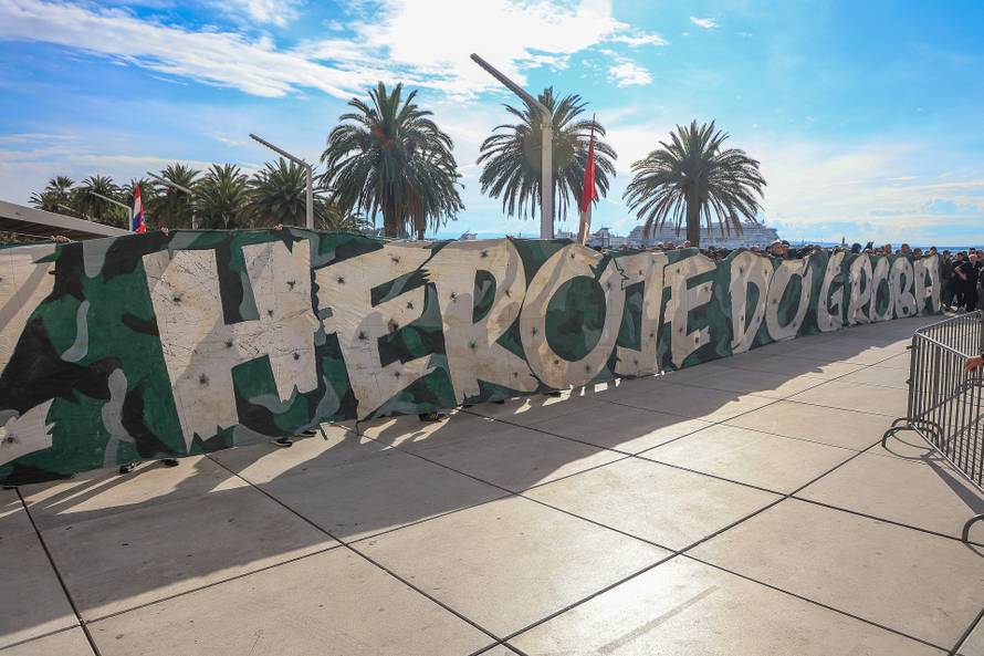 Split: Torcida na Rivi održala prosvjed