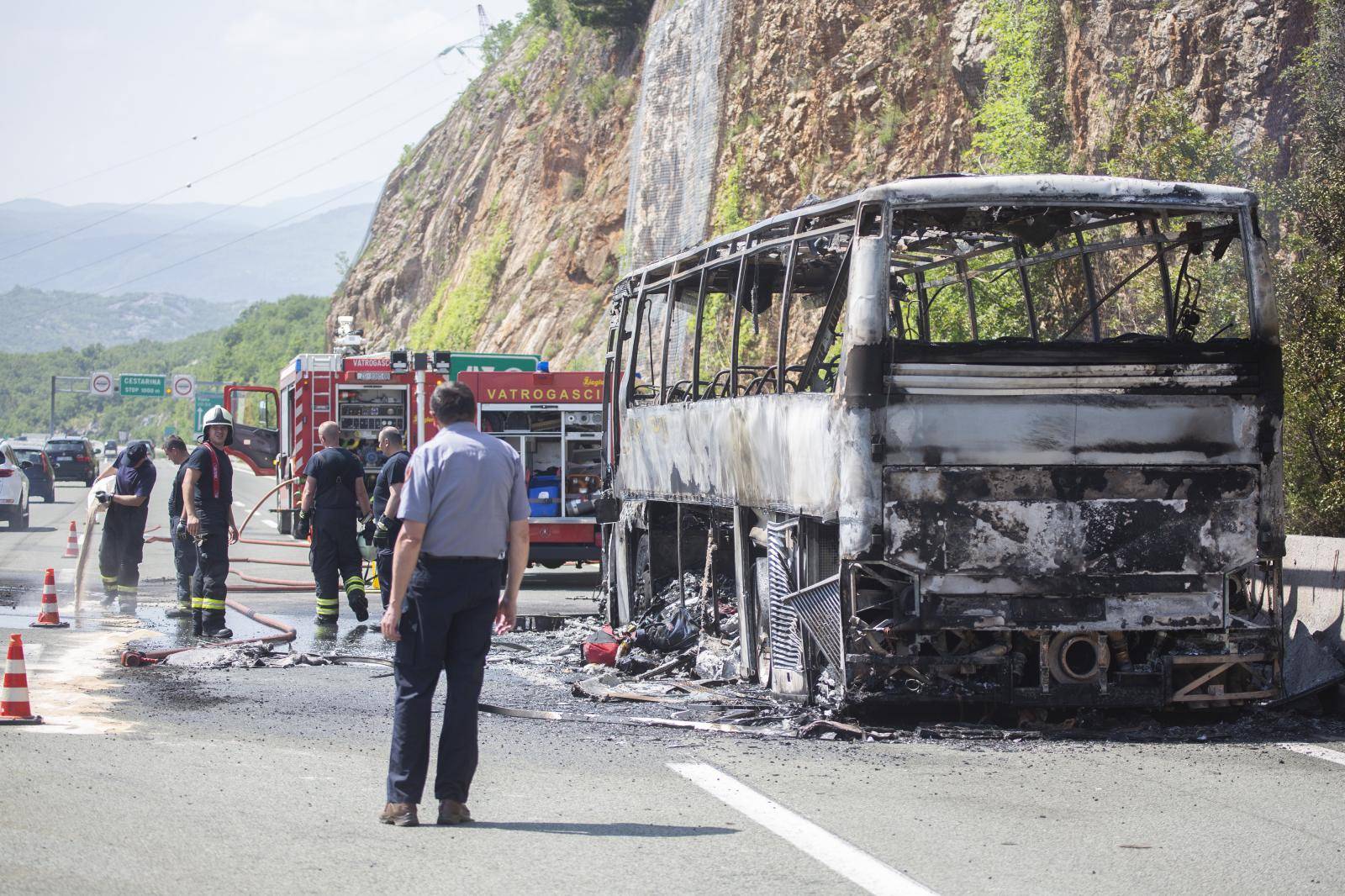 Na autocesti kod Rijeke u potpunosti izgorio autobus