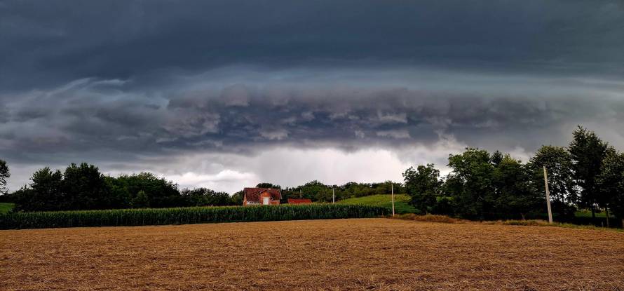 Hrvatsku prekrile superćelije. Stručnjaci: 'Njihove struje su se rotirale brzinom od 180 km/h'