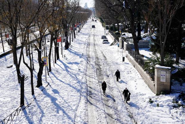 Heavy snowfall in Madrid