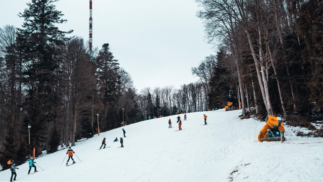 Domaća skijališta su spremna, ali bez snijega i nade da će se staze uskoro otvoriti za skijaše