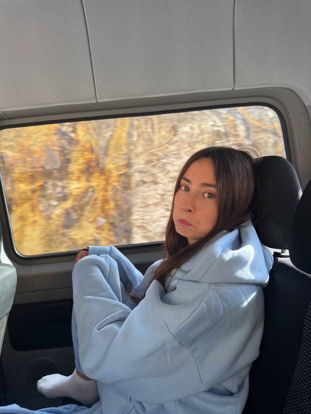 FOTO Bogati roditelji plaćaju mi da izlazim s njihovim sinovima, misle da sam idealna djevojka