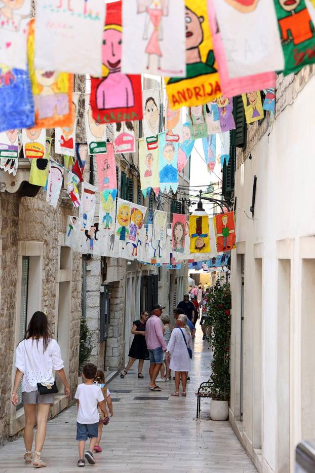 Šibenik: Šarene zastavice najavljuju po?etak 65. Me?unarodnog dje?jeg festivala