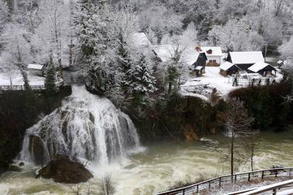 Novi snježni pokrivač zabijelio Rastoke