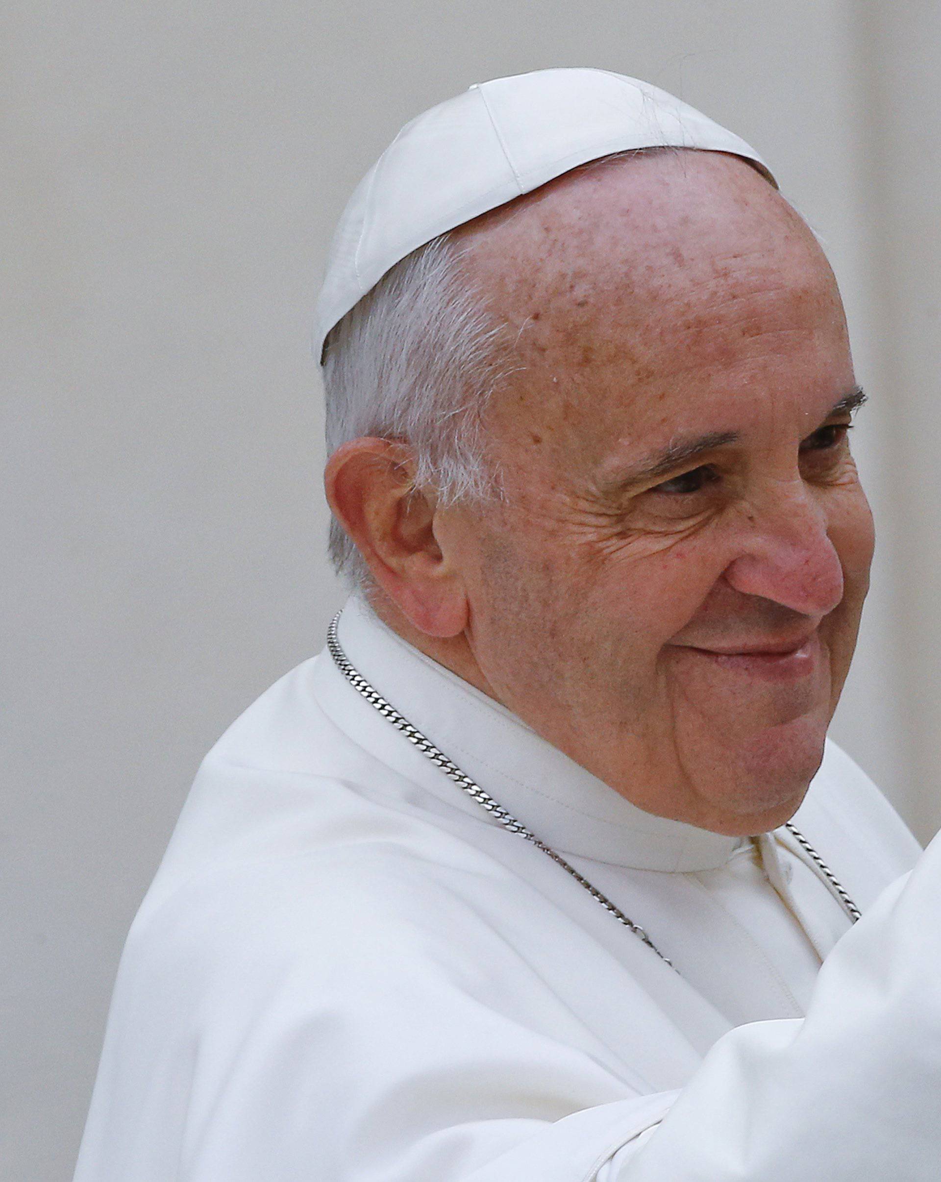 Htio doći do Pape: Rastrojeni muškarac autom probio ogradu