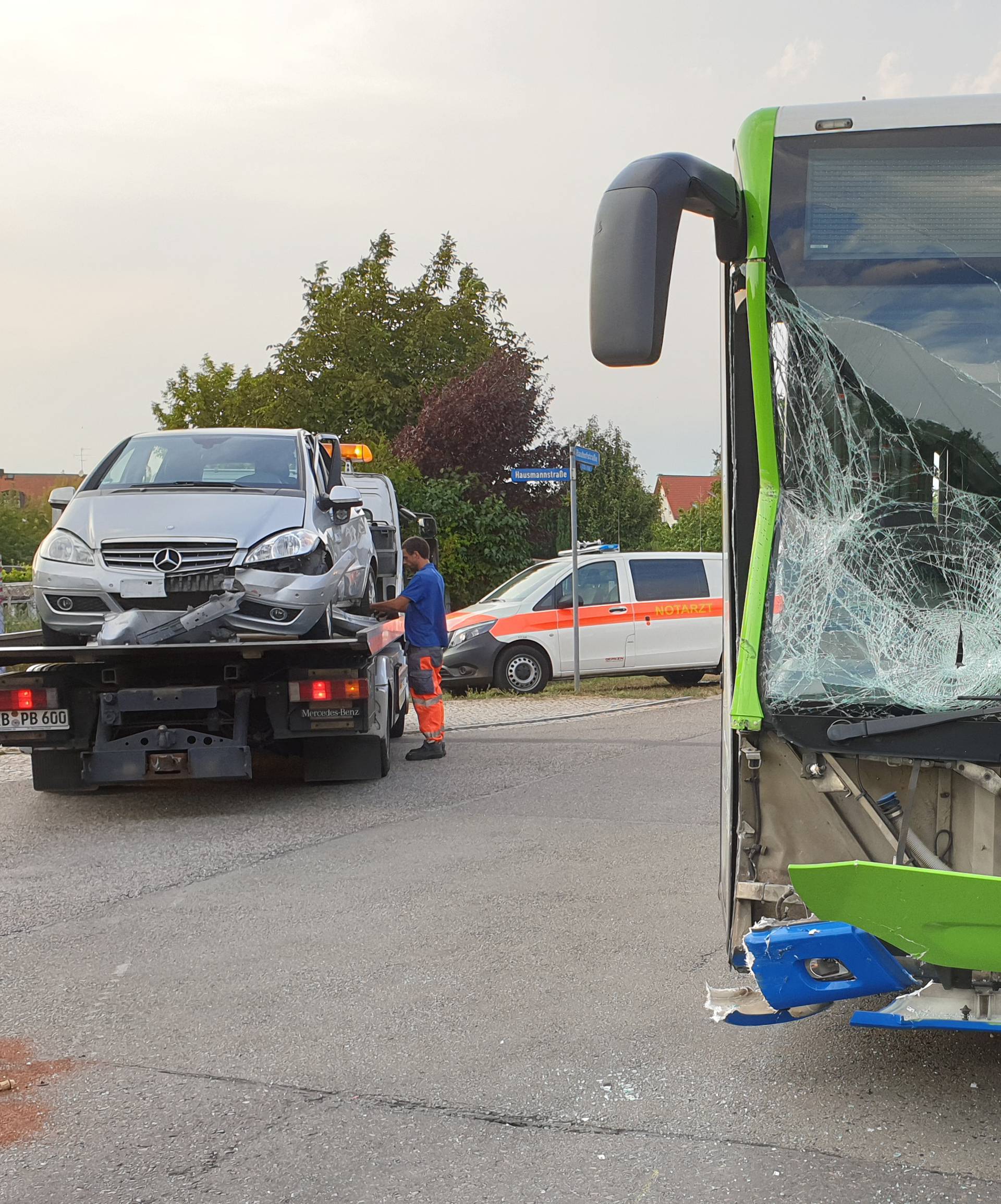 School bus drives on car - 30 injured