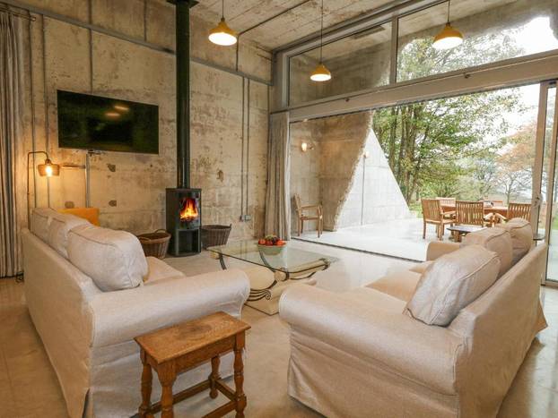 FOTO Od vojarne do top destinacije: Pogledajte kako je ratni bunker postao dom za odmor