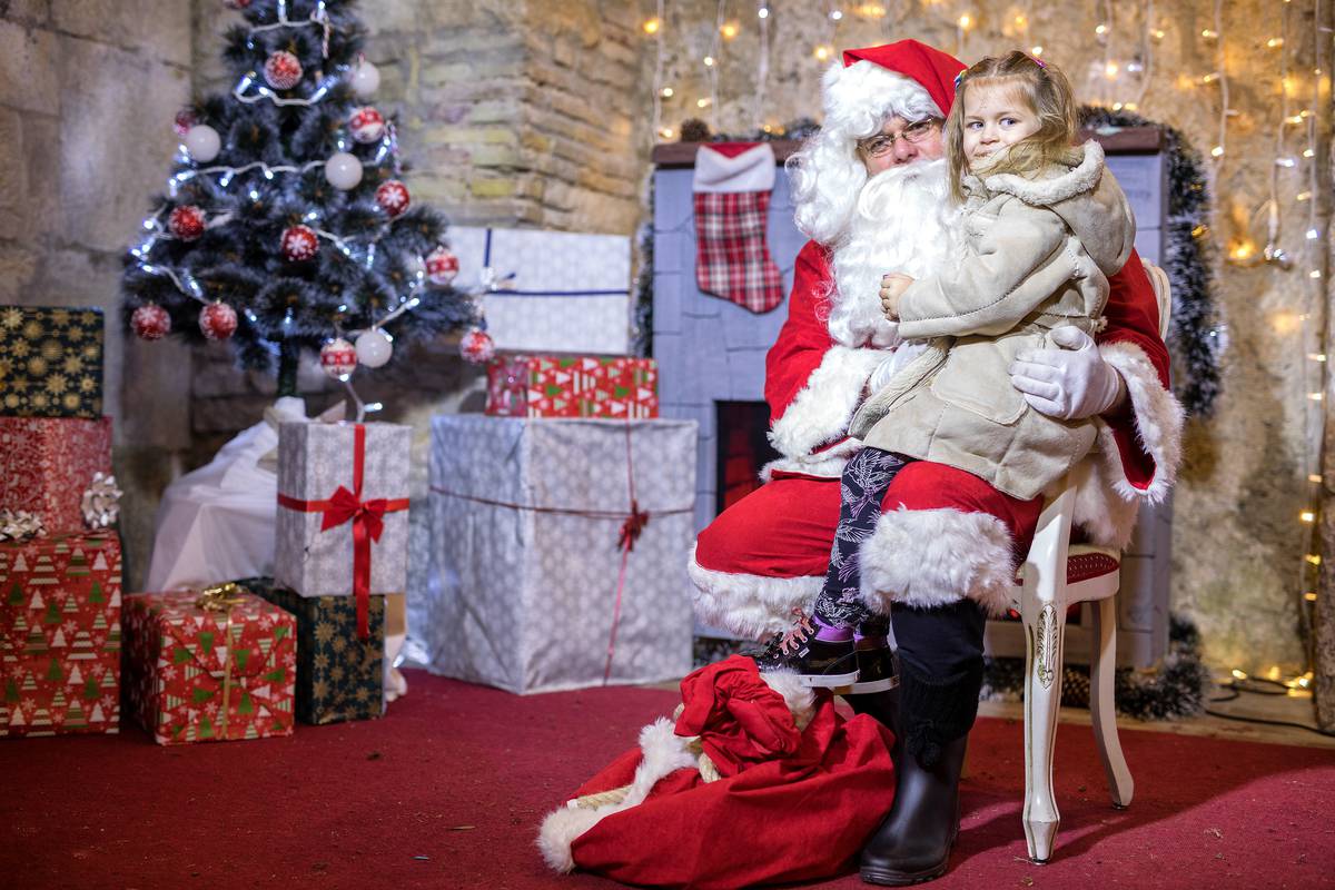 Kuca Djeda Mraza U Kasteliru Djeci Ostvaruje Bozicne Snove 24sata