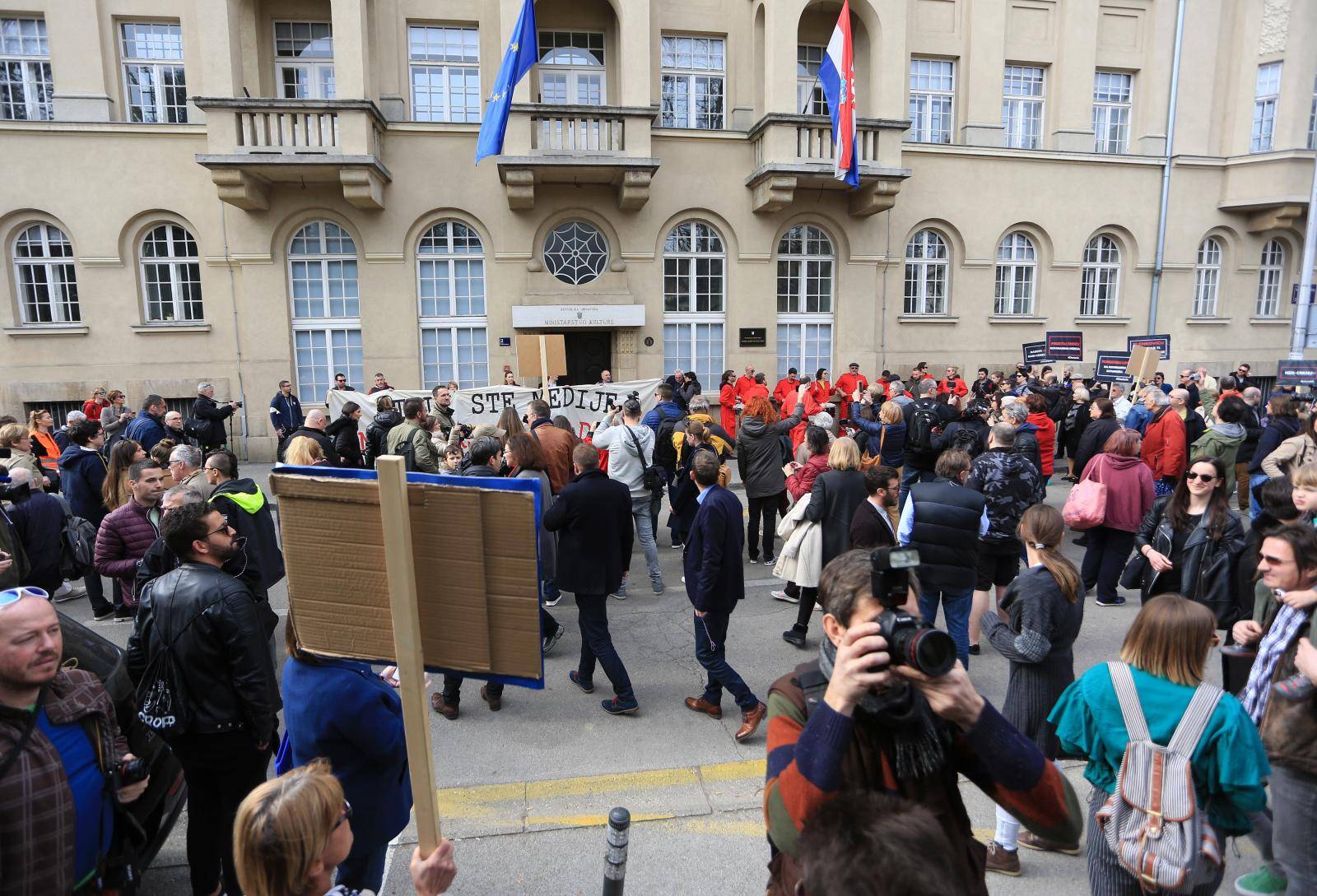 Veliki prosvjed protiv cenzure: Dosta je bilo progona novinara!