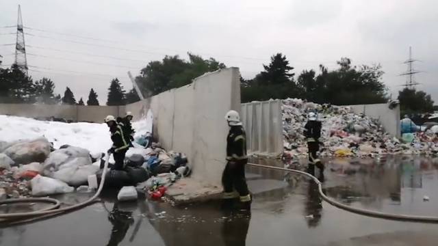Osječka policija: Požar otpadne plastike uzrokovala je vrućina