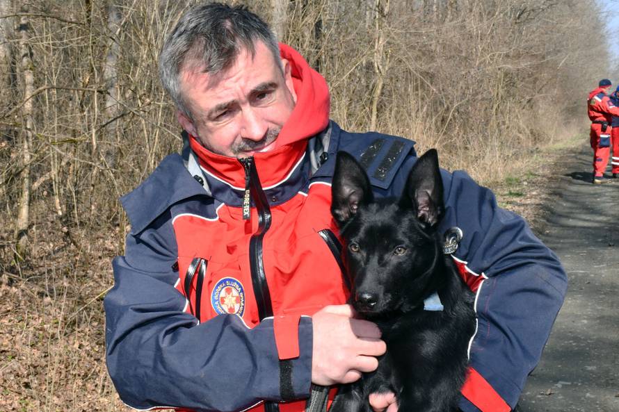 Nova Gradiška: Potražni psi HGSS-a Brodsko-posavske županije.