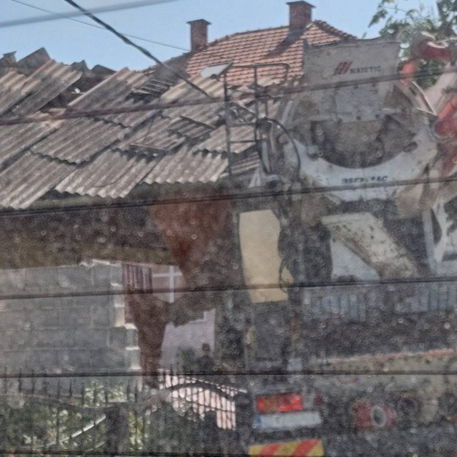 GALERIJA Pogledajte kako je kamion doslovno razvalio kuću