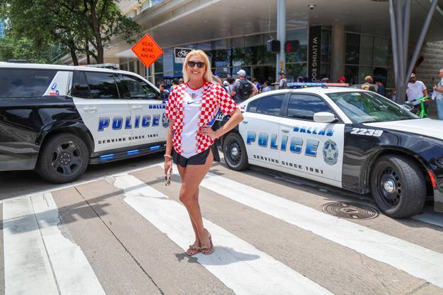 SP2026 Dallas: Atmosfera ispred hotela W gdje igrači trebaju izaći i otići na prvi trening u Dallasu