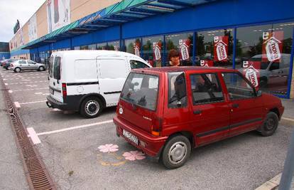 Stop gospodi: Parking pred Emmezetom samo za dame