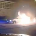 Vozač (84) u Americi bježao policiji s probušenom gumom pa mu se automobil zapalio