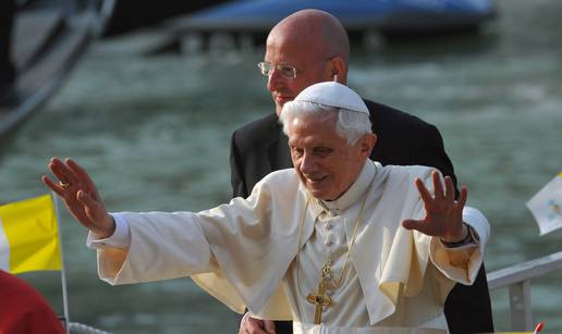 Papa Benedikt XVI. posjetio je Veneciju te se vozio gondolom