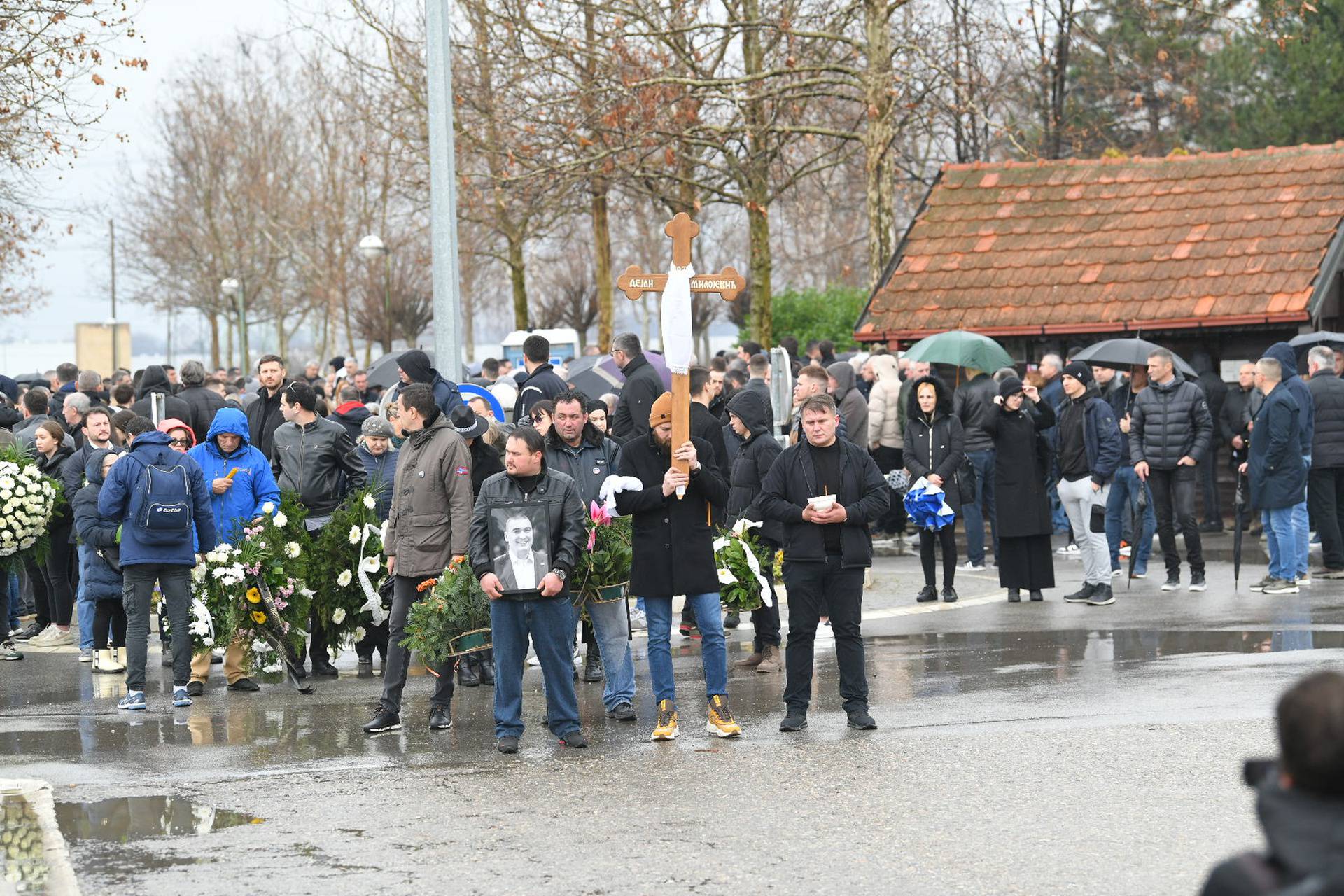 Beograd: Pogreb košarkaškog trenera Dejana Milojevića na Novom groblju