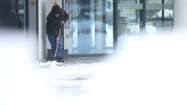 Sarajevo prekrilo 30ak centimetara snijega