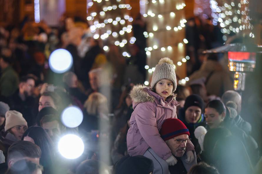 Paljenje boži?nih lampica na Zrinjevcu
