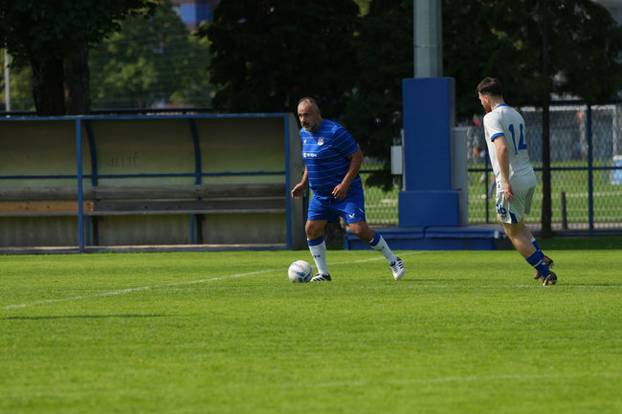 FOTO Legende Dinama ponovno u kopačkama: Boban, Zajec, Marić... zaigrali na izborni dan!